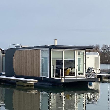 Houseboat Trinidad Hotell Maastricht Eksteriør bilde