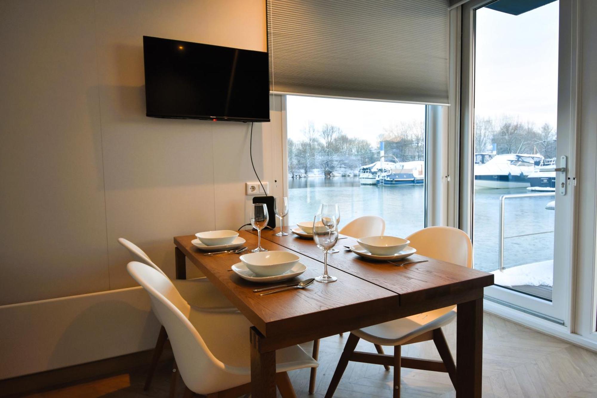 Houseboat Trinidad Hotell Maastricht Eksteriør bilde