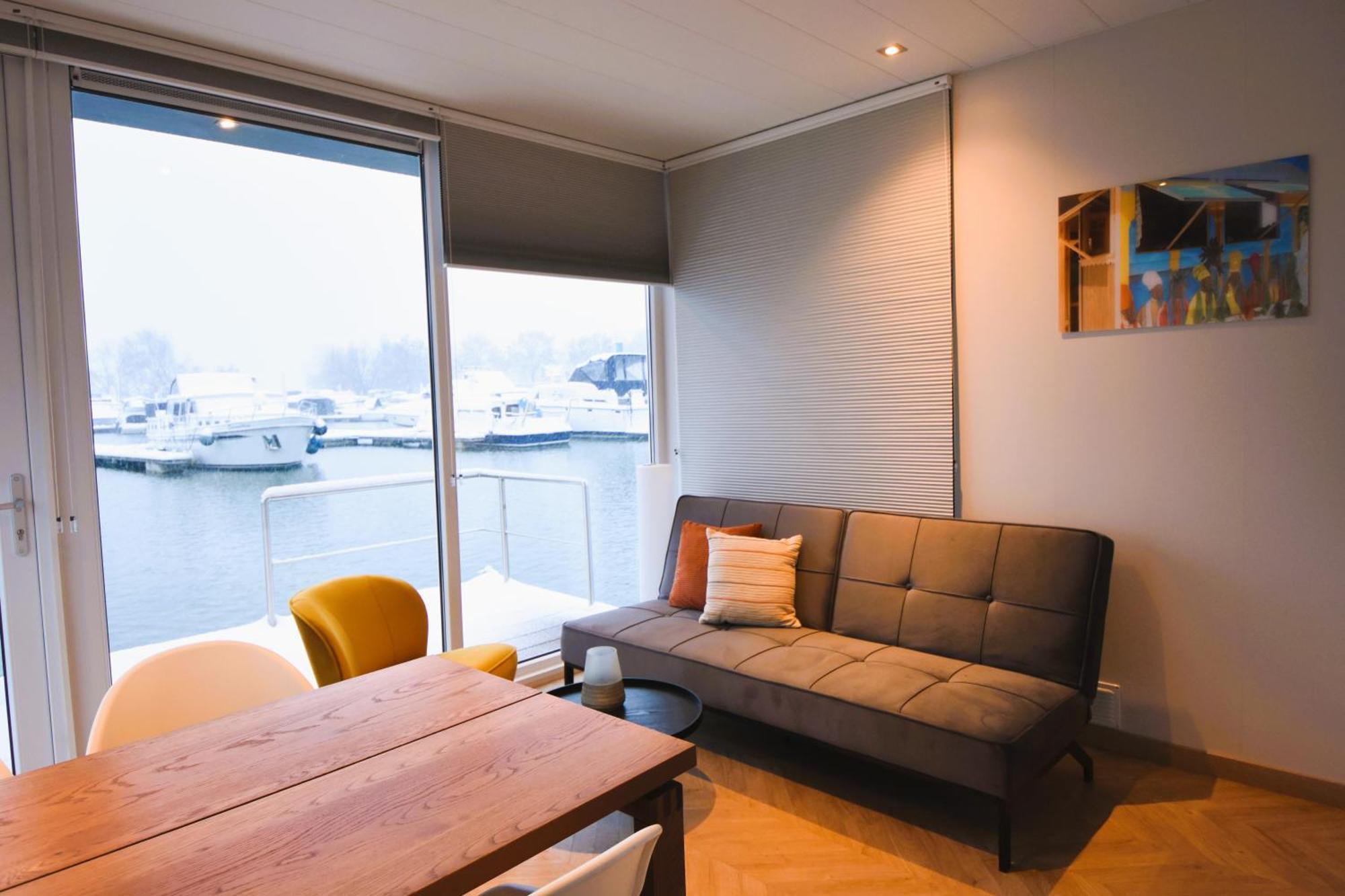 Houseboat Trinidad Hotell Maastricht Eksteriør bilde
