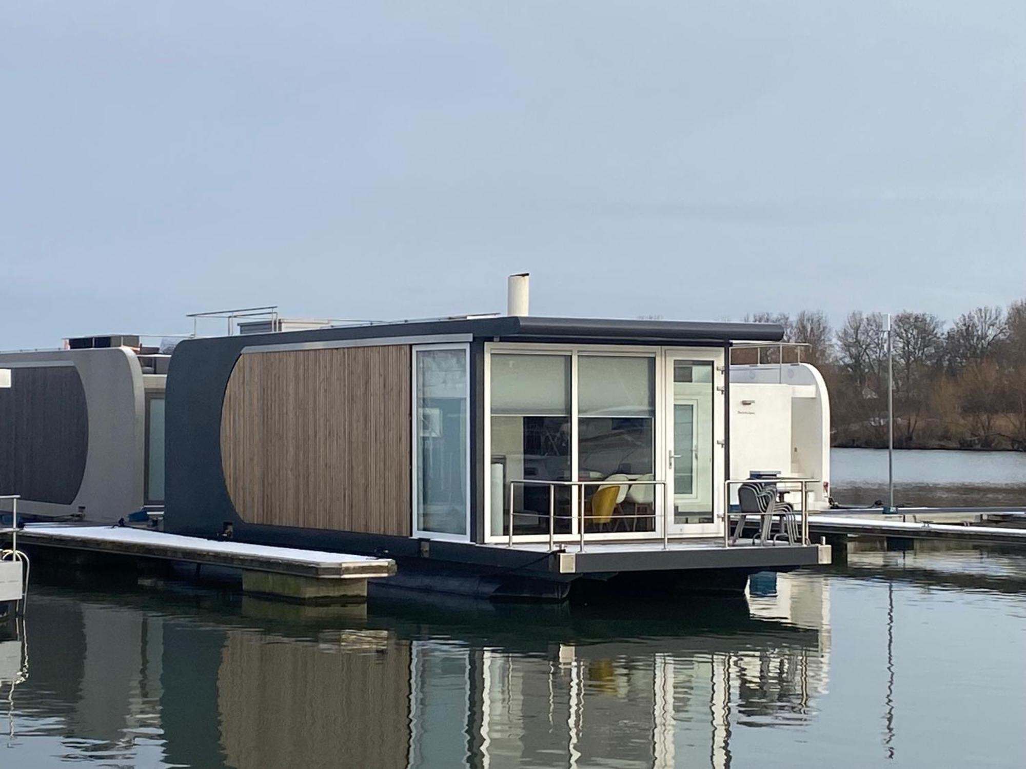 Houseboat Trinidad Hotell Maastricht Eksteriør bilde